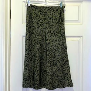 Halston lined maxi skirt with a side zipper. Silk Sz. XS
